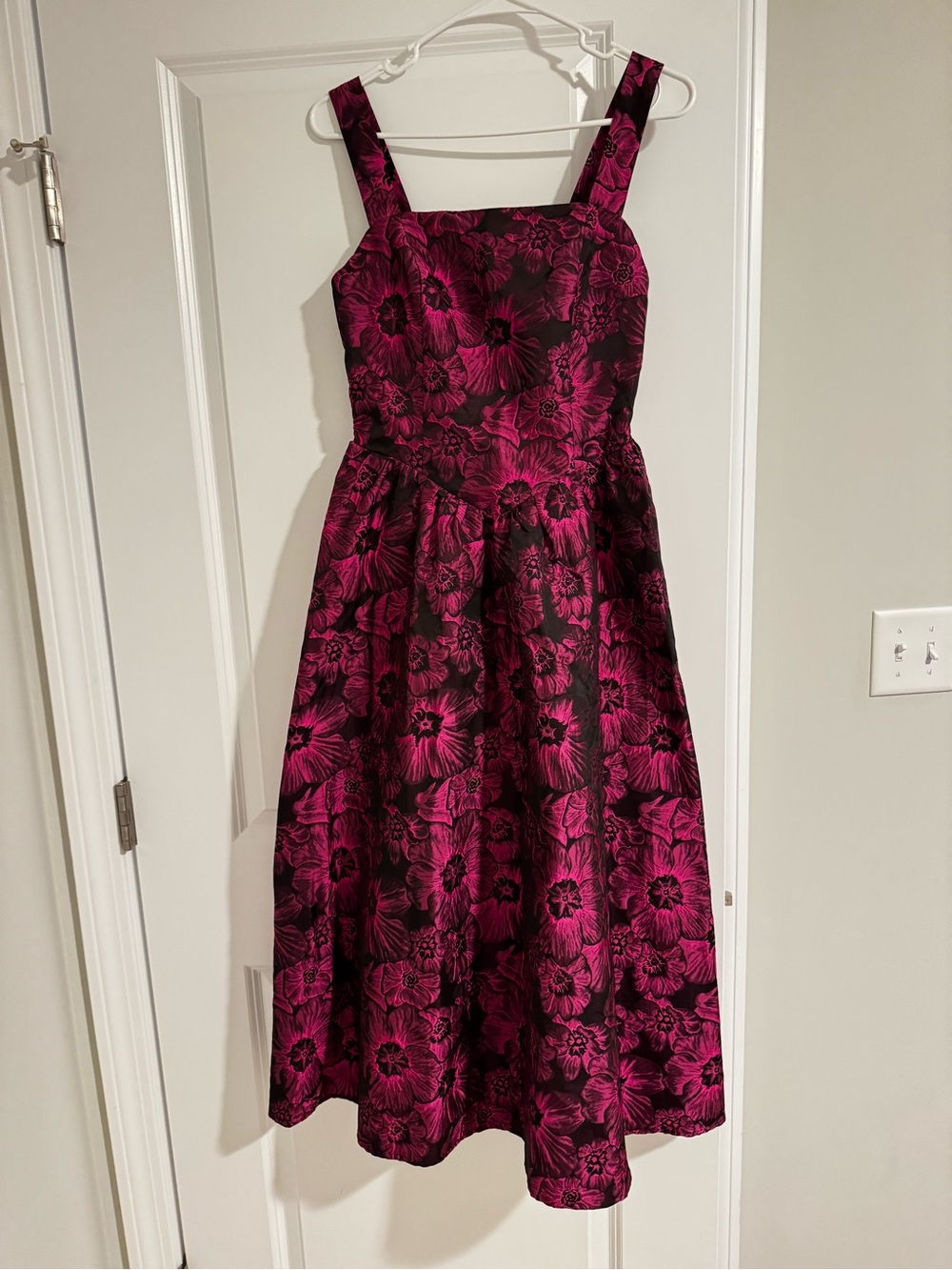 Womens Chelsea28 Sleeveless Brocade Midi Dress